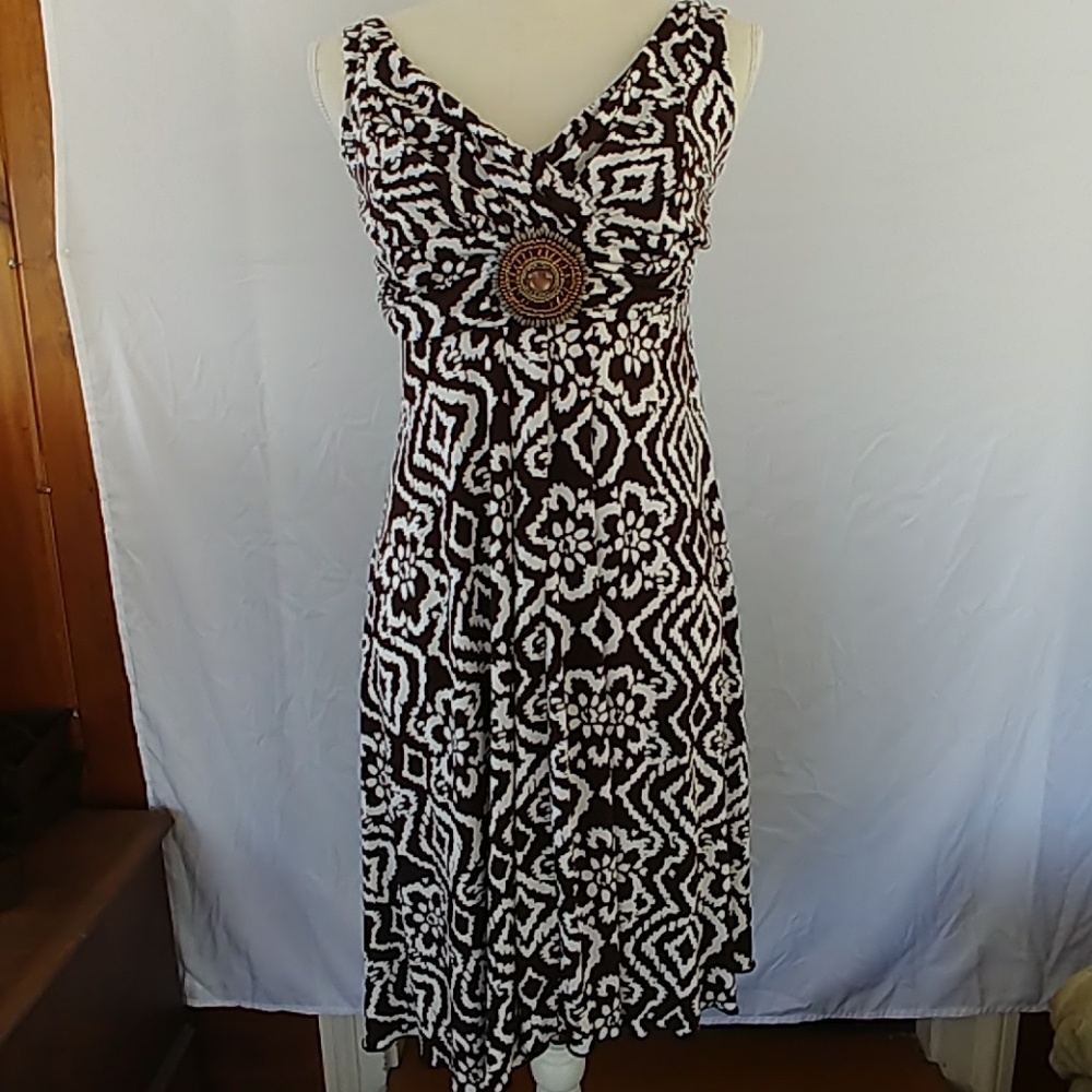 Brown/white dress w/beaded accent